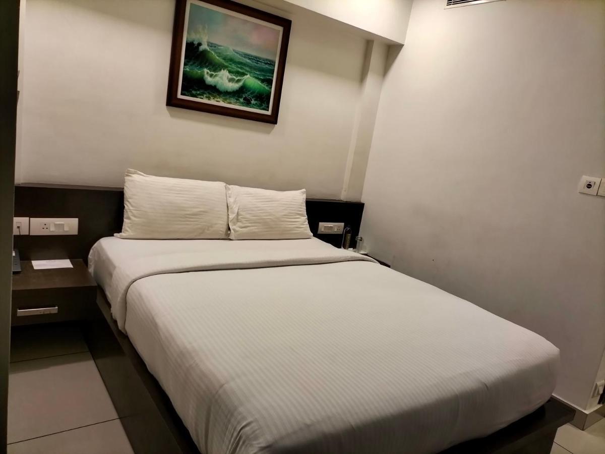 Hotel Saas Residency à Kozhikode Extérieur photo