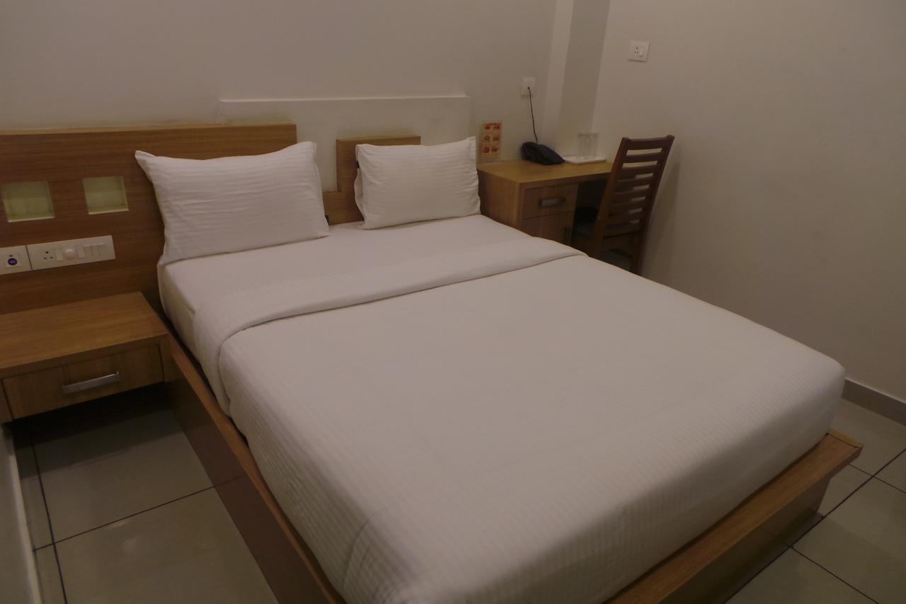 Hotel Saas Residency à Kozhikode Extérieur photo