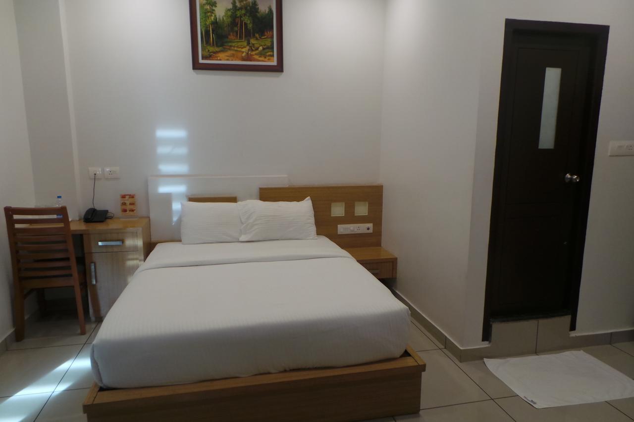 Hotel Saas Residency à Kozhikode Extérieur photo