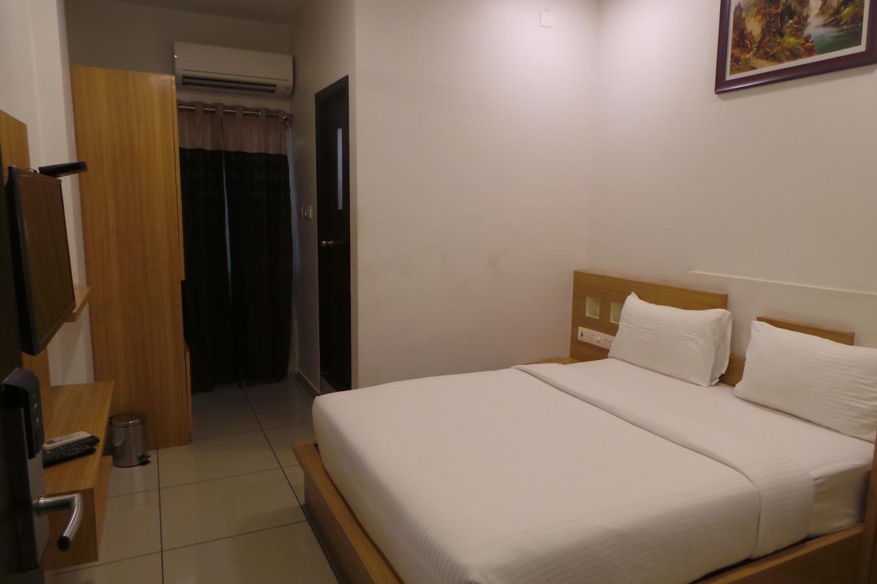 Hotel Saas Residency à Kozhikode Extérieur photo