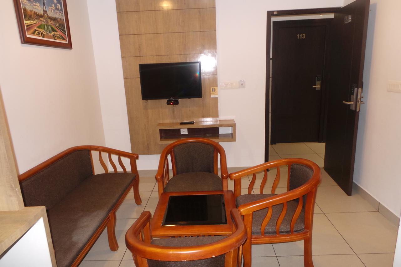 Hotel Saas Residency à Kozhikode Extérieur photo