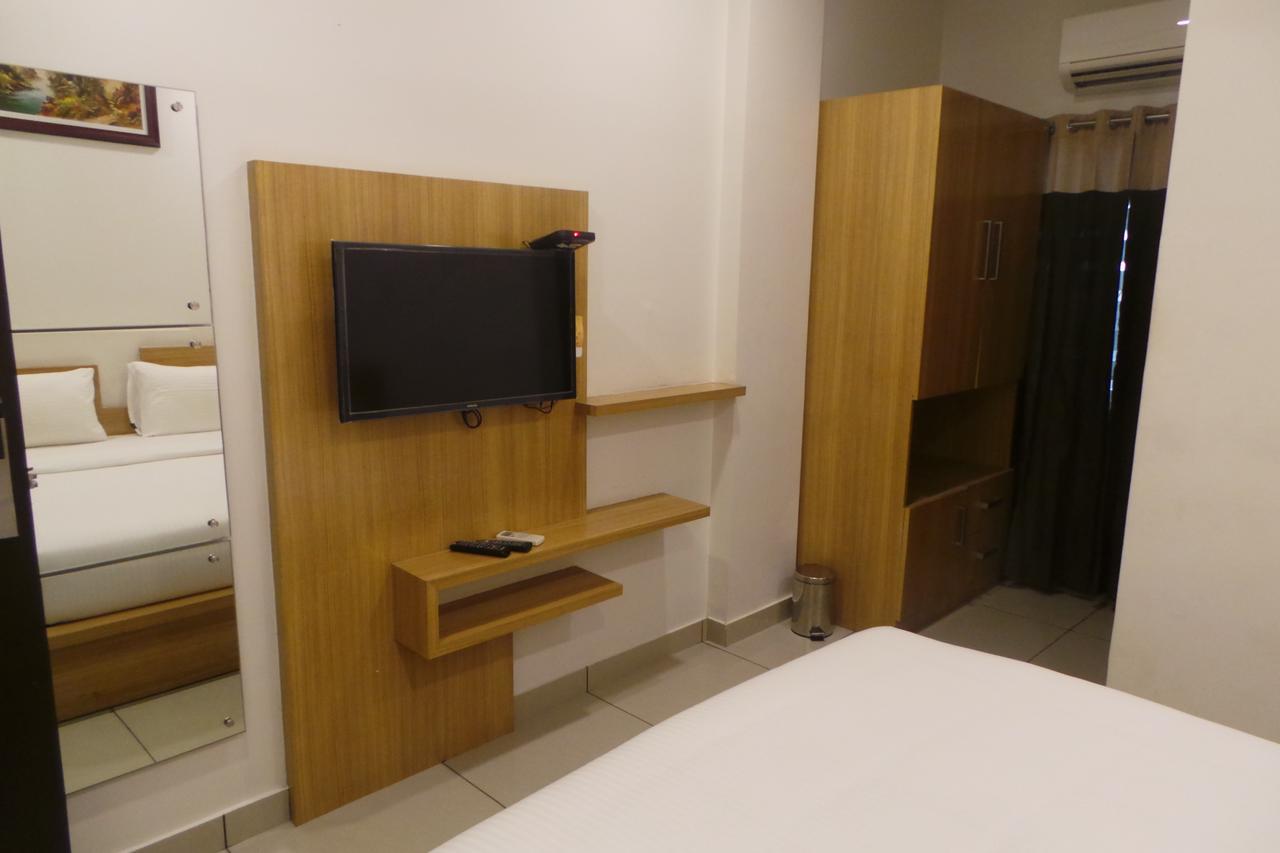 Hotel Saas Residency à Kozhikode Extérieur photo