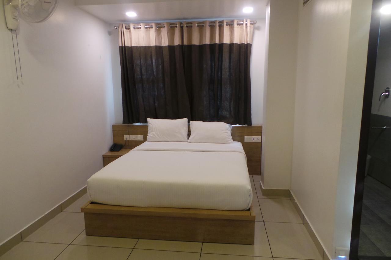 Hotel Saas Residency à Kozhikode Extérieur photo