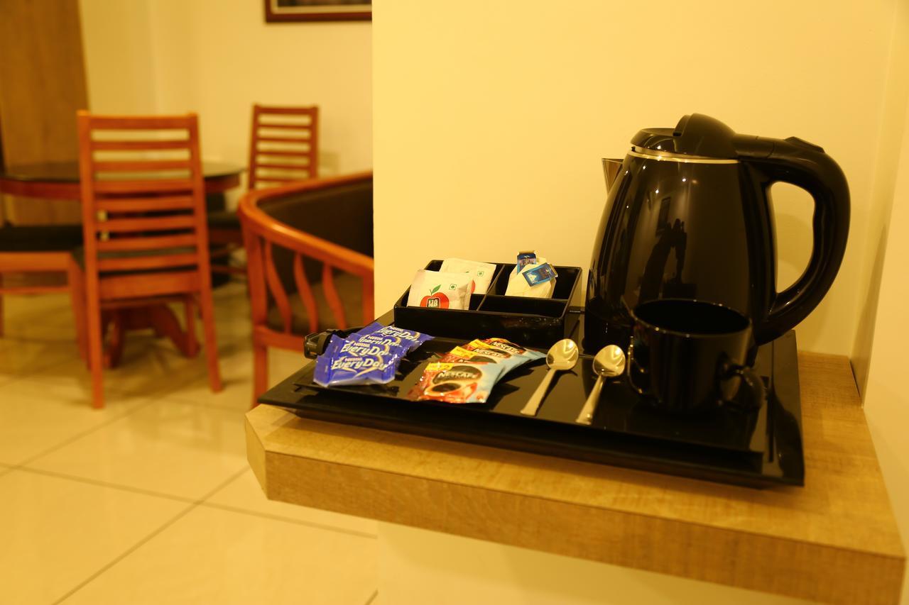 Hotel Saas Residency à Kozhikode Extérieur photo