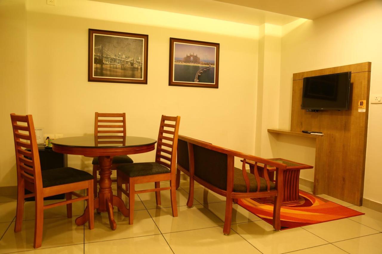 Hotel Saas Residency à Kozhikode Extérieur photo