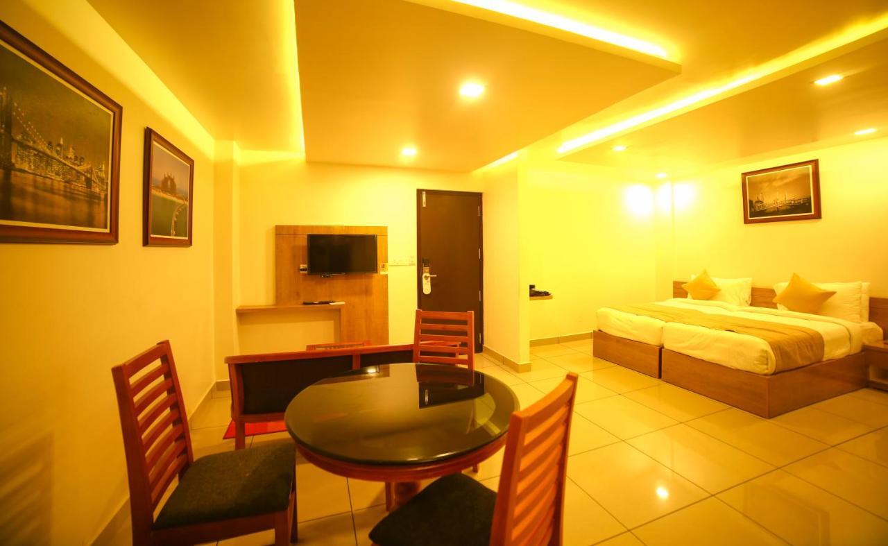 Hotel Saas Residency à Kozhikode Extérieur photo