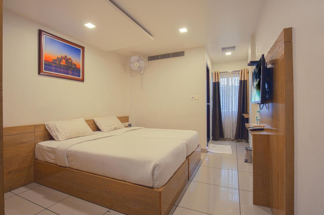 Hotel Saas Residency à Kozhikode Extérieur photo
